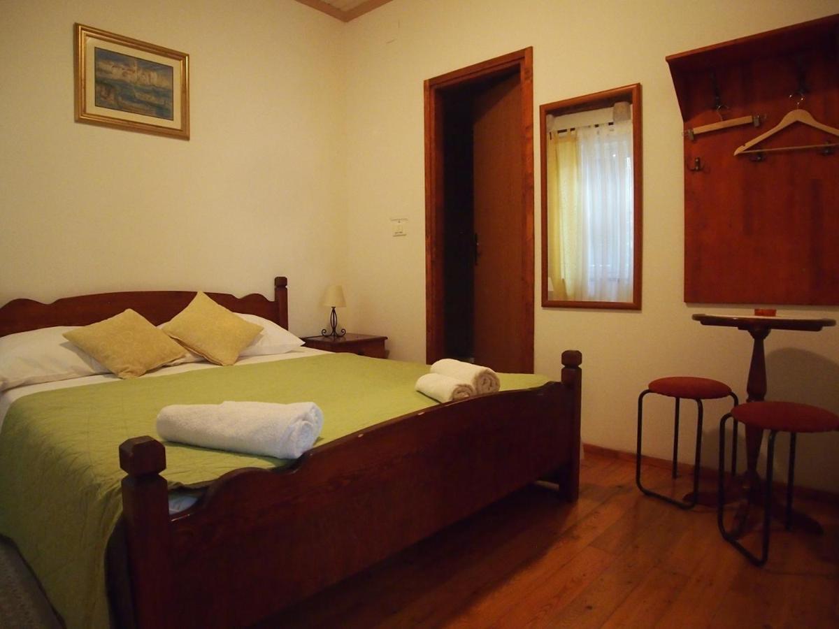 Rooms & Studio Stipcic Trogir Bagian luar foto