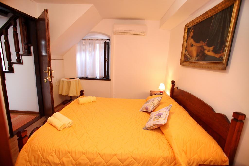 Rooms & Studio Stipcic Trogir Bagian luar foto