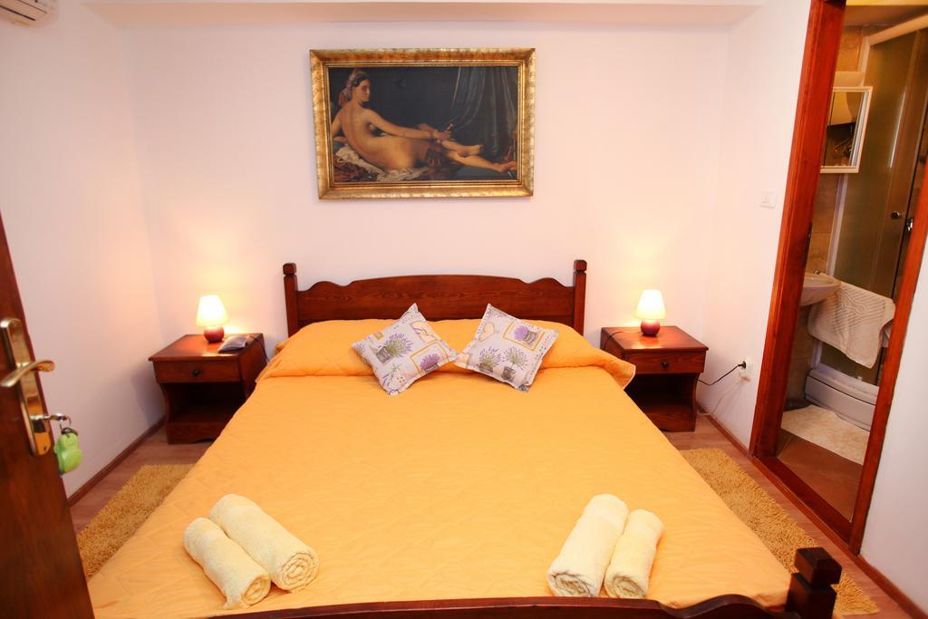 Rooms & Studio Stipcic Trogir Bagian luar foto