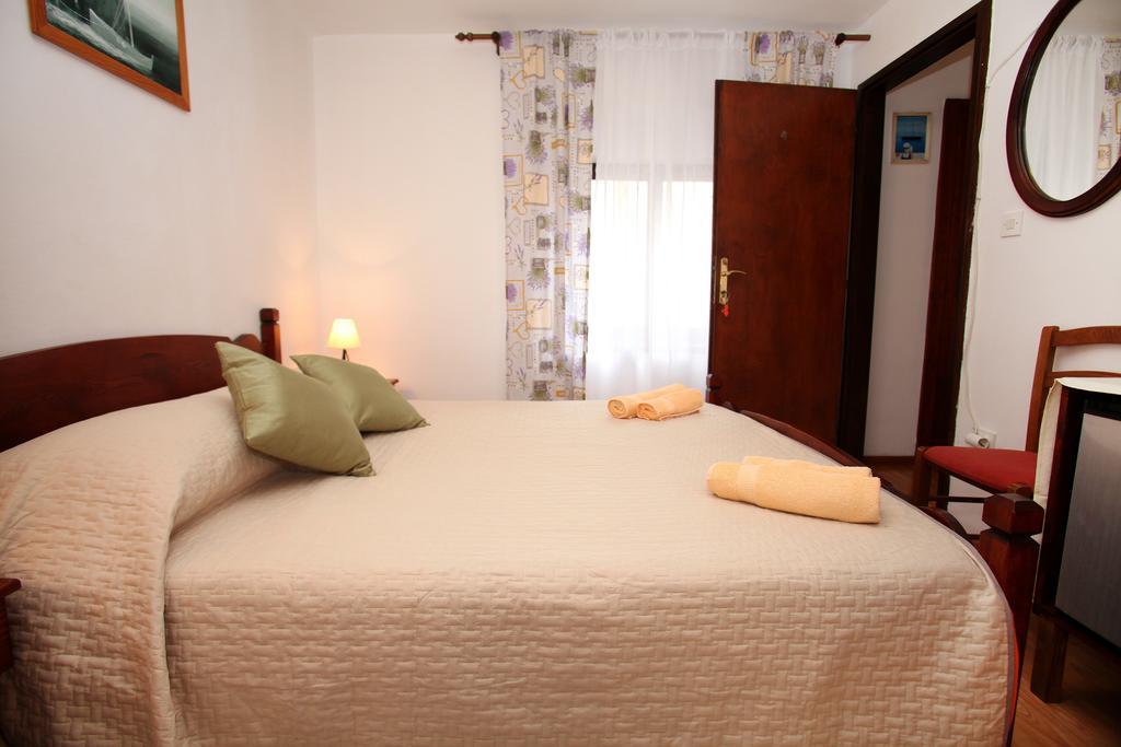 Rooms & Studio Stipcic Trogir Bagian luar foto