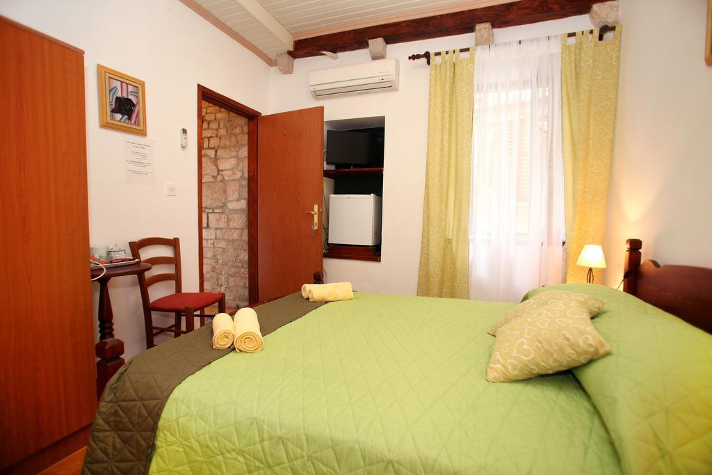 Rooms & Studio Stipcic Trogir Bagian luar foto