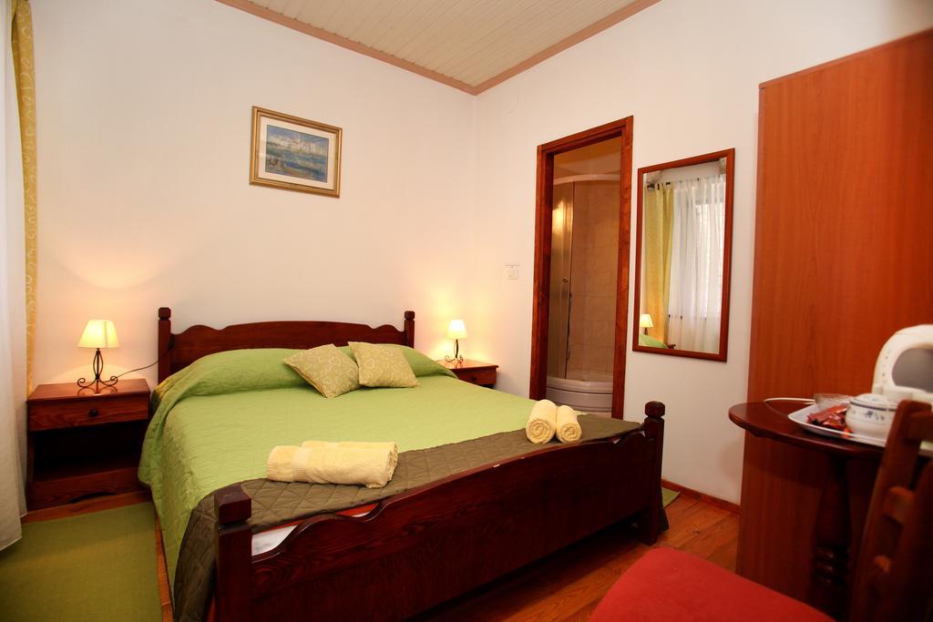 Rooms & Studio Stipcic Trogir Bagian luar foto