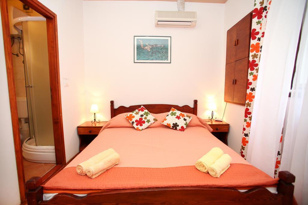 Rooms & Studio Stipcic Trogir Bagian luar foto