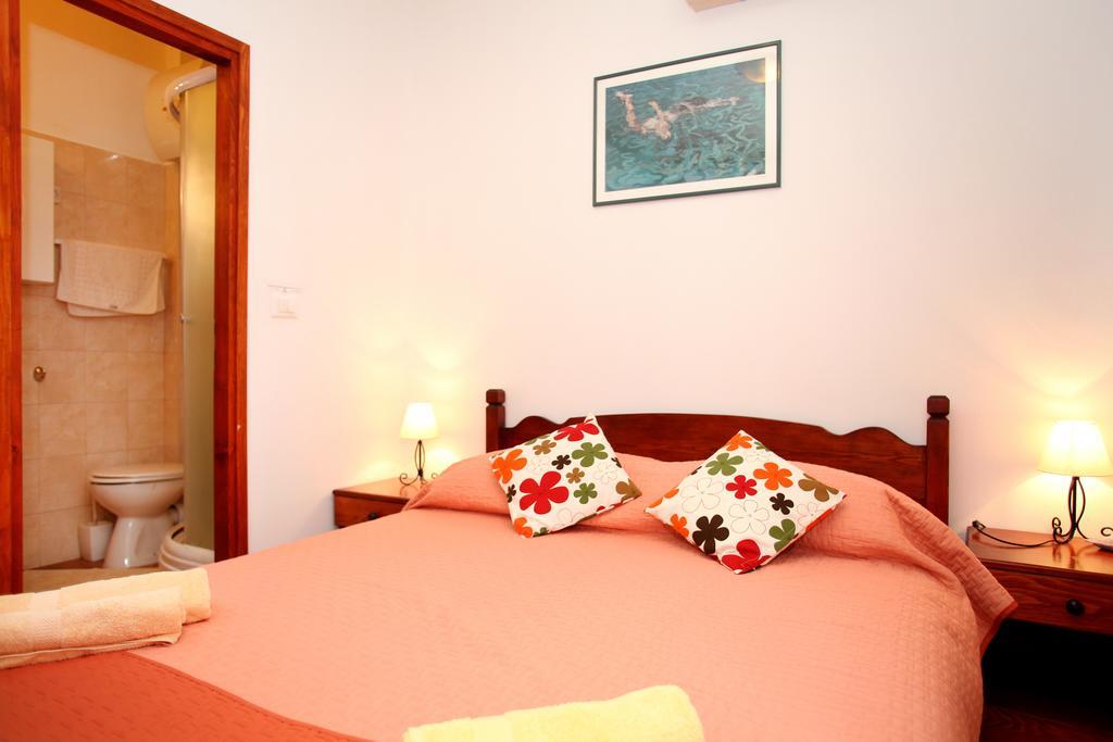 Rooms & Studio Stipcic Trogir Bagian luar foto