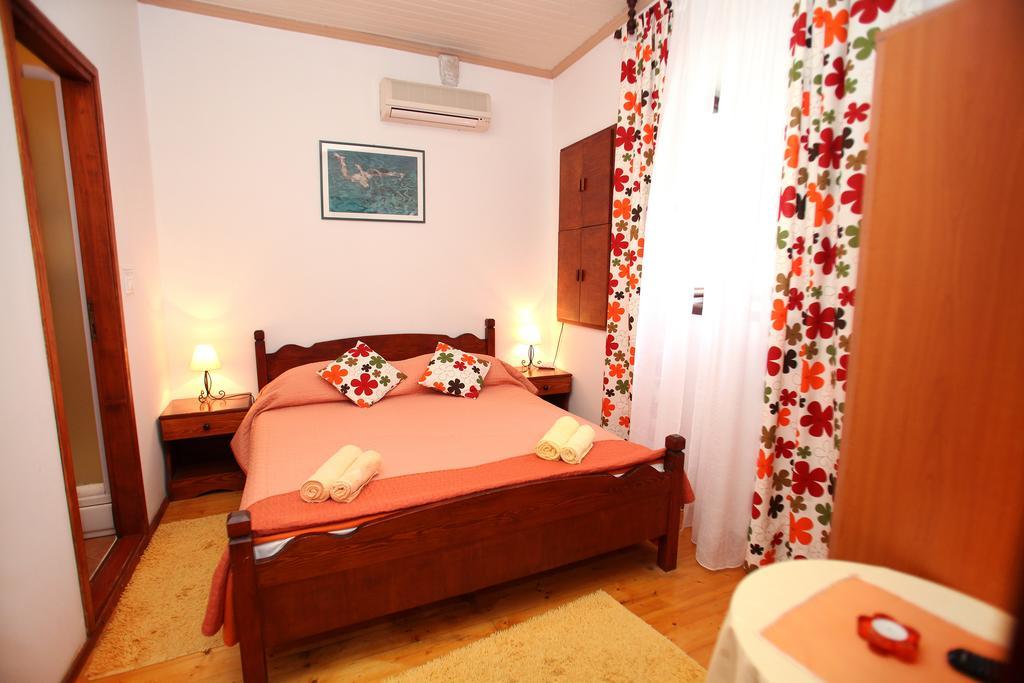 Rooms & Studio Stipcic Trogir Bagian luar foto