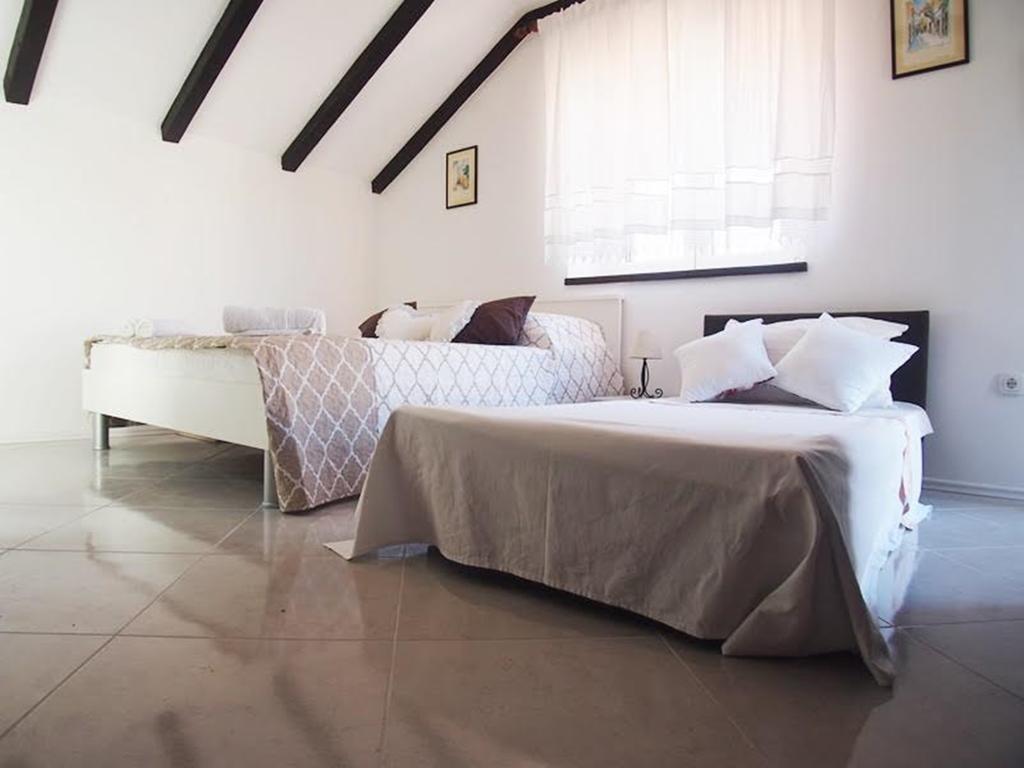 Rooms & Studio Stipcic Trogir Bagian luar foto