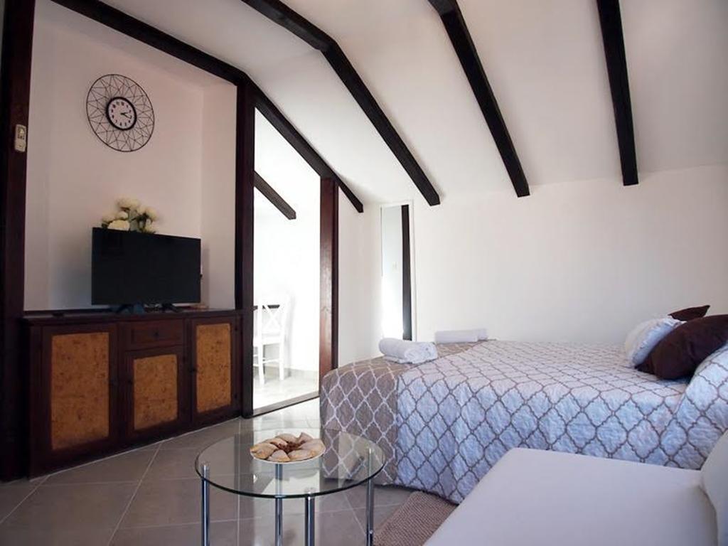 Rooms & Studio Stipcic Trogir Bagian luar foto