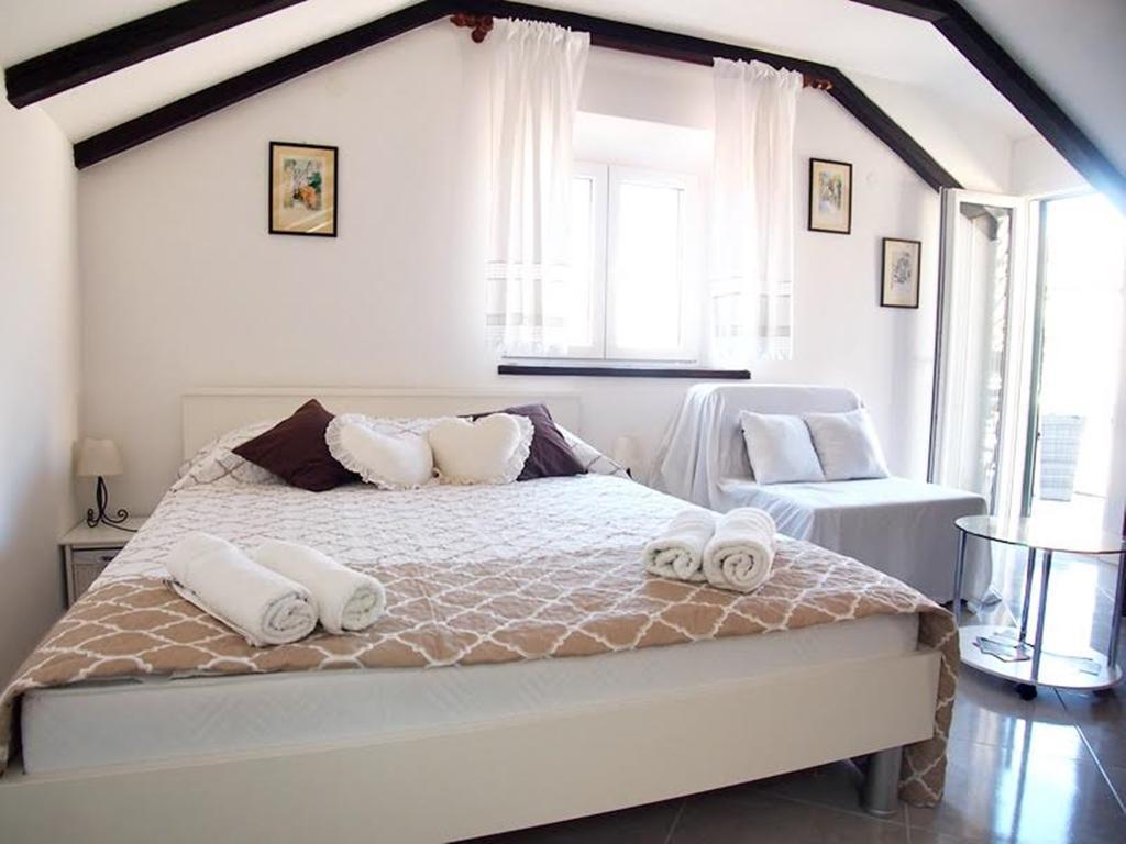 Rooms & Studio Stipcic Trogir Bagian luar foto